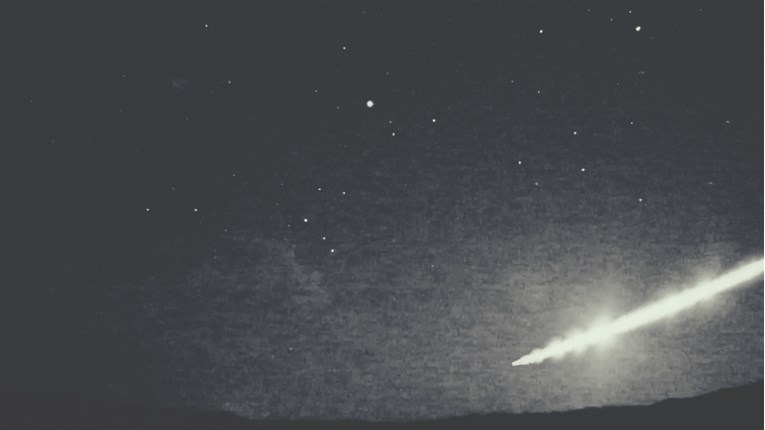 FOTO I VIDEO Iznad Italije izgorio meteor, vidio se i u Hrvatskoj