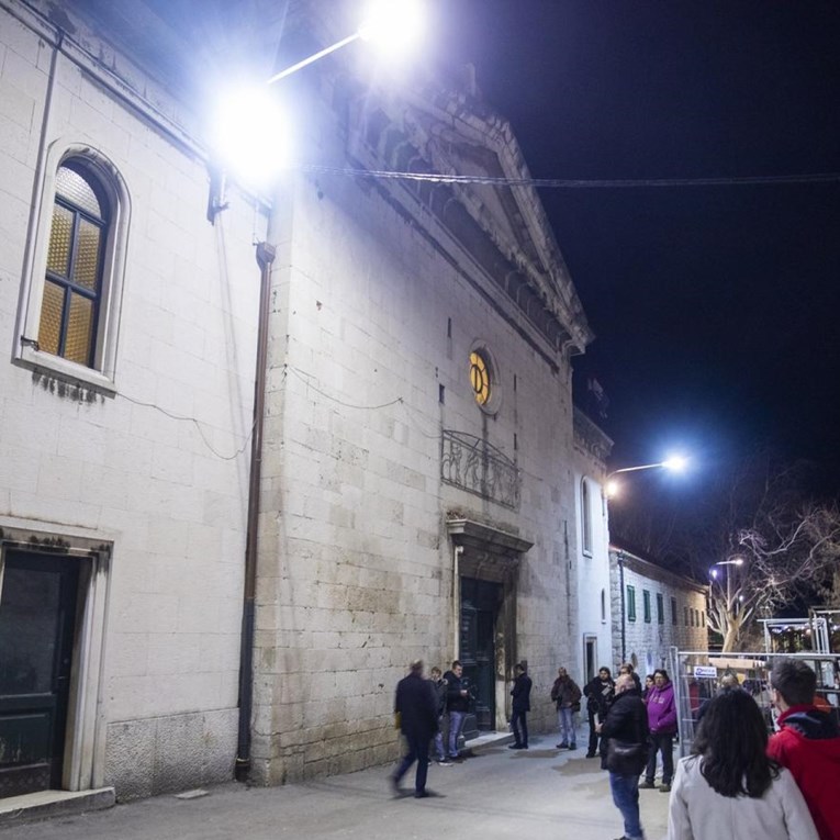 Oštetio kip Isusa i izazvao požar u crkvi u centru Splita. Uhićen je