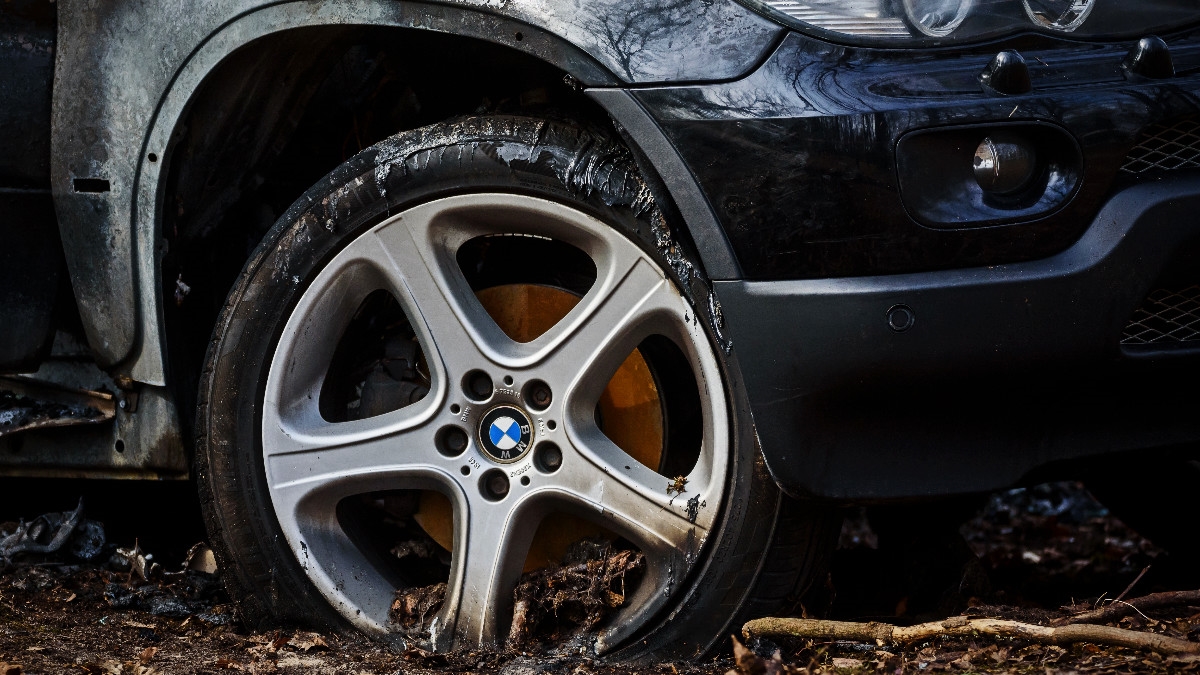BMW opoziva preko 371.000 auta zbog greške u sustavu kočenja