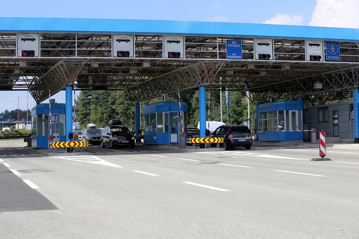 Mijenjaju se pravila, uskoro će se preko granice moći unijeti samo 2 kutije cigareta