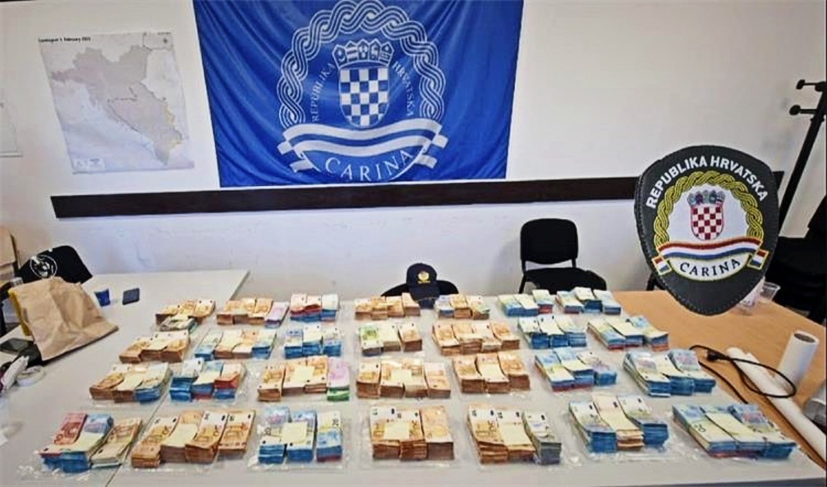 Rekordna zapljena keša. Albancu na granici s Crnom Gorom u autu našli 700.000 eura