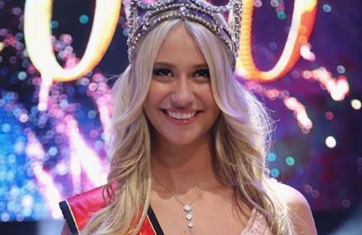 VIDEO Lijepa miss Belgije spotaknula se na pozornici i ispao joj je grudnjak