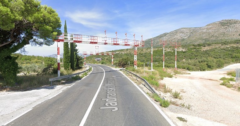 Dvoje maloljetnika na motoru izletjelo s ceste kod Cavtata, teže su ozlijeđeni