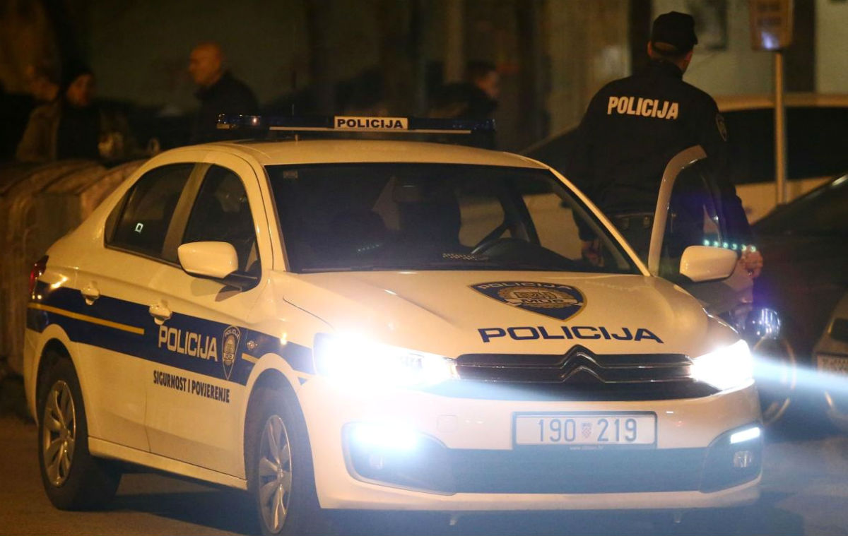 Tučnjava u kafiću u Bolu, komad stakla pogodio ženu u oko, ima teške ozljede