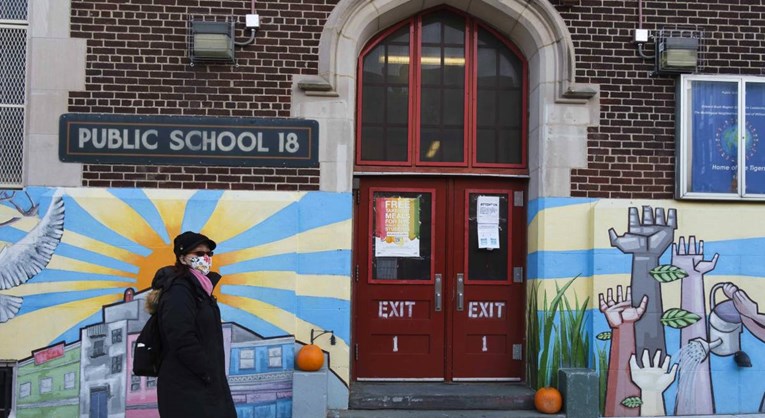 Škole u New Yorku prelaze na online nastavu, roditelji mlađe djece u teškoj situaciji