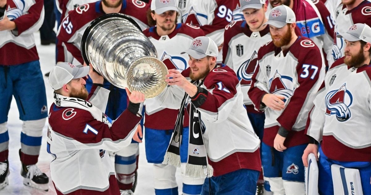 Legendarni Joe Sakic osvojio treći naslov NHL prvaka, a prvi izvan leda