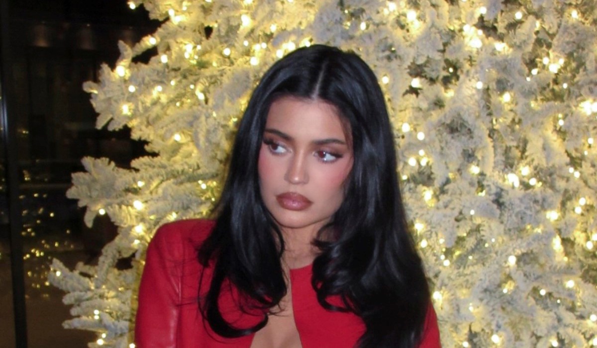 Kylie Jenner odjenula jaknu koja više otkriva nego što skriva