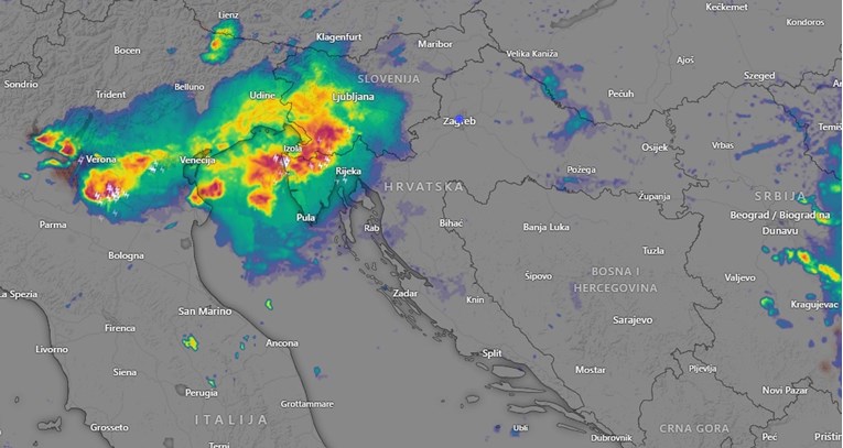 Meteorolog: U idućim satima i danima još nevremena. Oluja je došla velikom brzinom