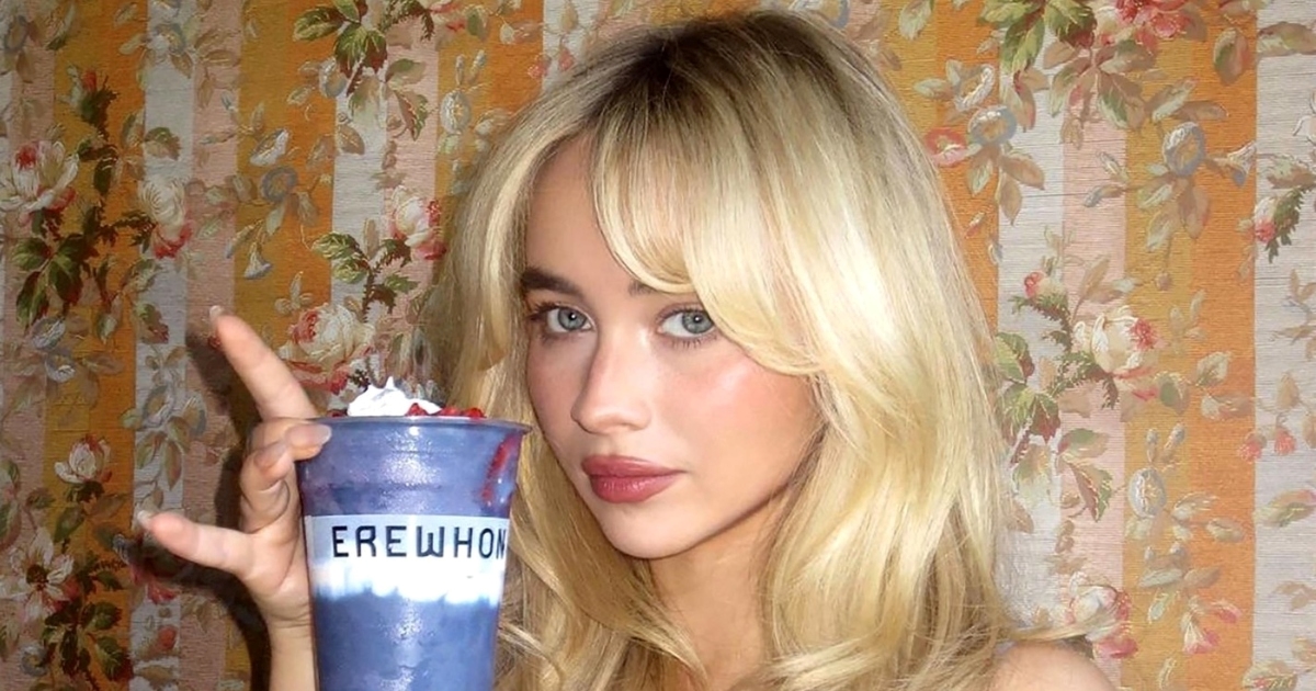 Pronašli smo kompletić kakav nosi Sabrina Carpenter