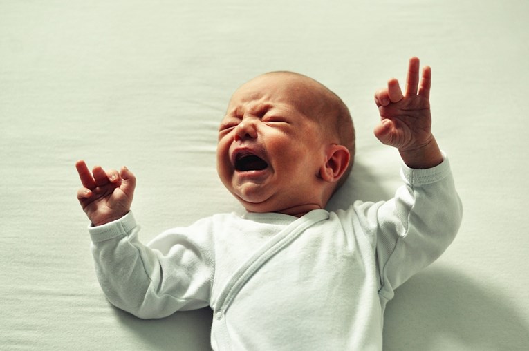 Sedam najčešćih razloga zašto vaša beba plače i načini kako je smiriti