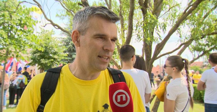 Voditelj Dnevnika Nove TV nakon snimke s TikToka pridružio se Antunovskom hodu