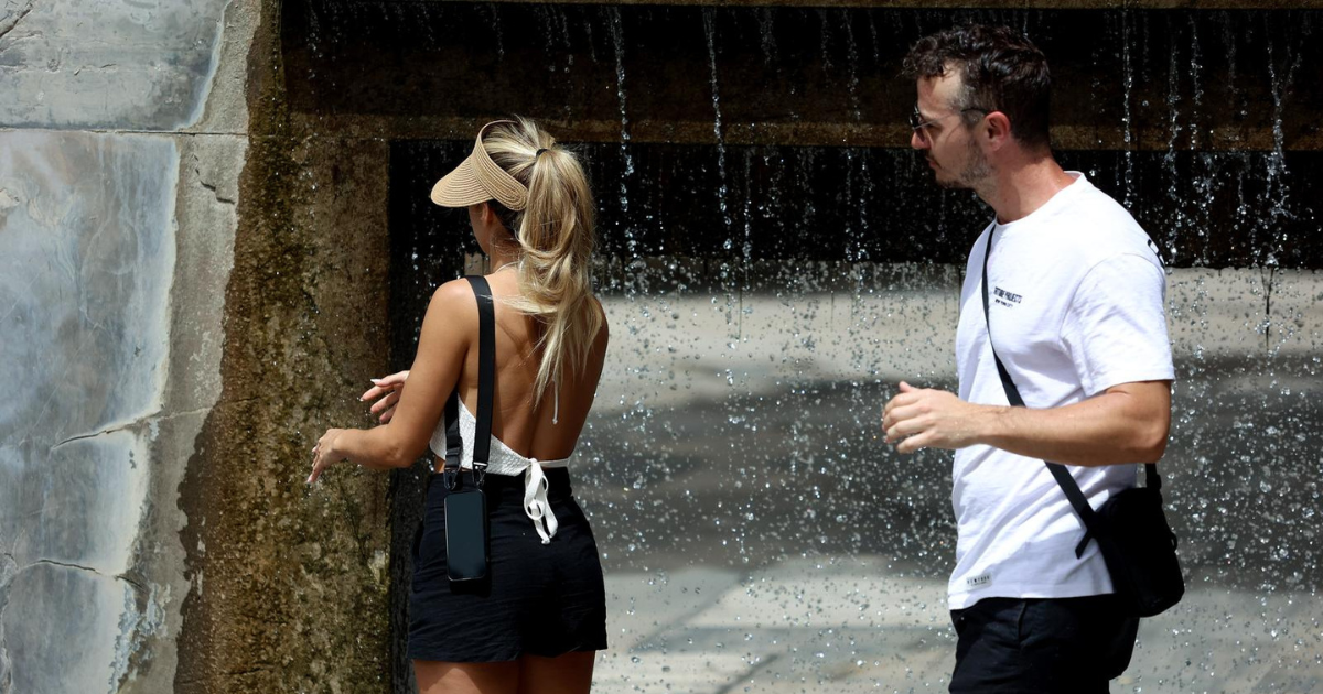 FOTO U Splitu je pakleno vruće, pogledajte kako ljudi traže osvježenje