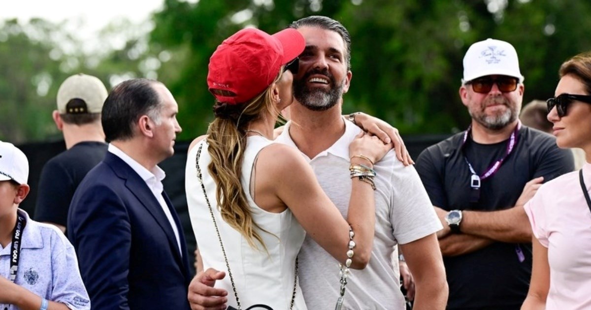 FOTO Trumpov sin snimljen grleći svoju navodnu djevojku na koncertu