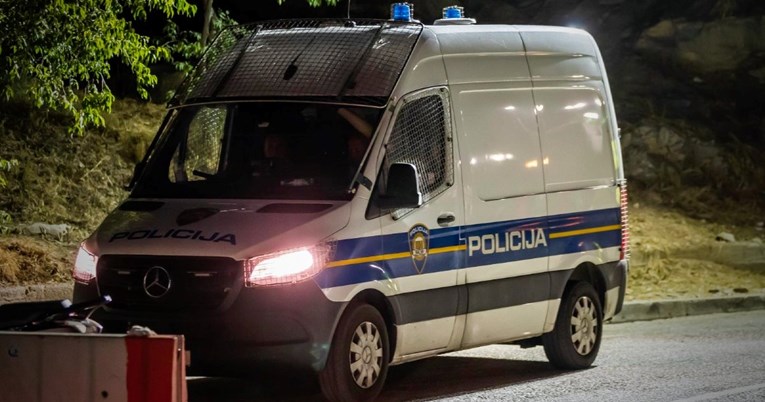 Pijan i bez kacige u Splitu vozio moped. Odbio alkotest, a zatim i vrijeđao policajce