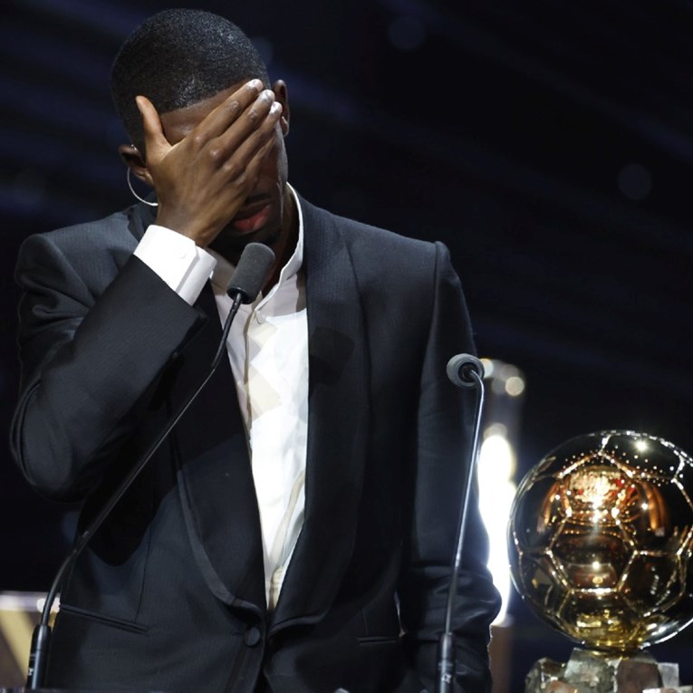 Dembele zaplakao zbog Zlatne lopte. Majka izašla na pozornicu i pružila mu podršku