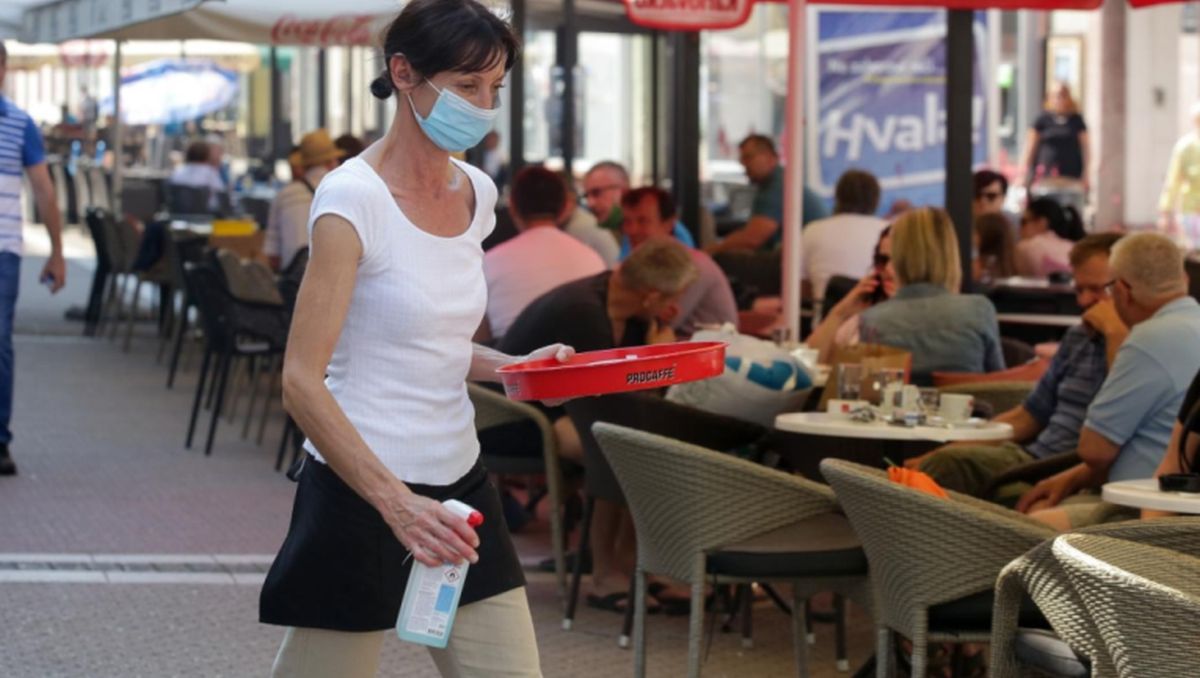 Maske na licima i nove mjere: Pogledajte kako je danas u centru Đakova