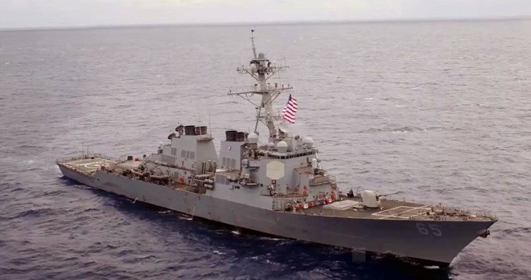 Amerika upozorila Kinu, poslala razarač u Južno kinesko more