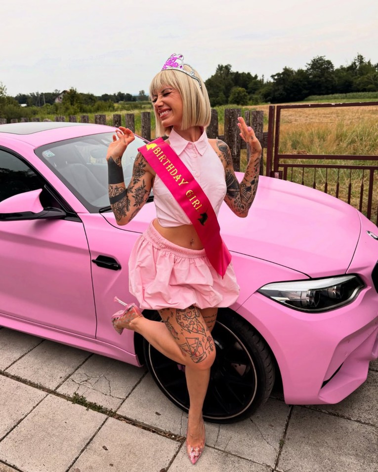 Stela Rade proslavila rođendan u najslađoj ružičastoj