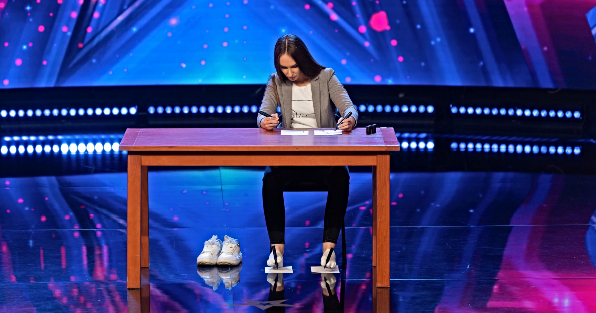 Ovaj nastup osvojio je zlatni gumb u prvoj epizodi nove sezone Supertalenta