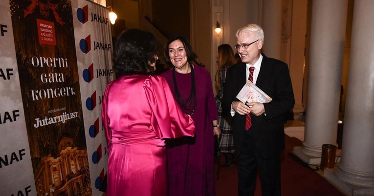 Ivo Josipović snimljen sa suprugom koju rijetko viđamo na otvaranju nove sezone HNK 