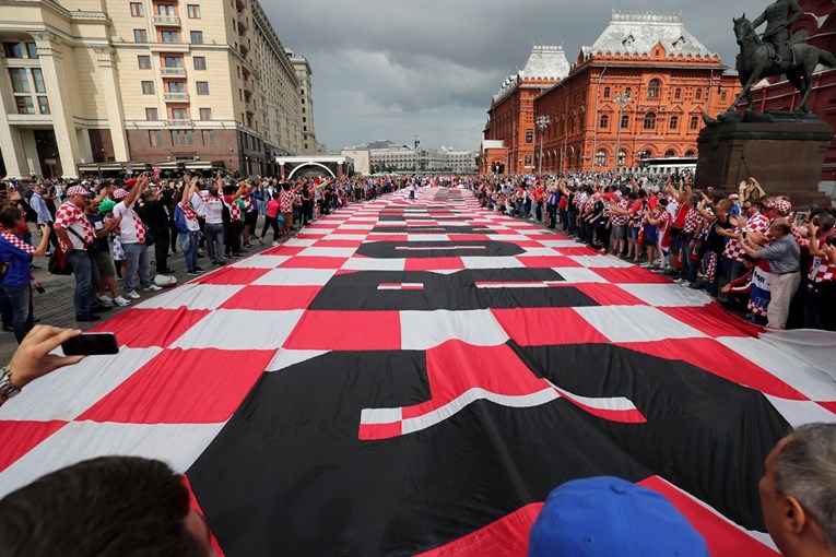 Hrvatska zastava od 200 metara stiže u Katar: "Prijevoz košta više od avionske karte"