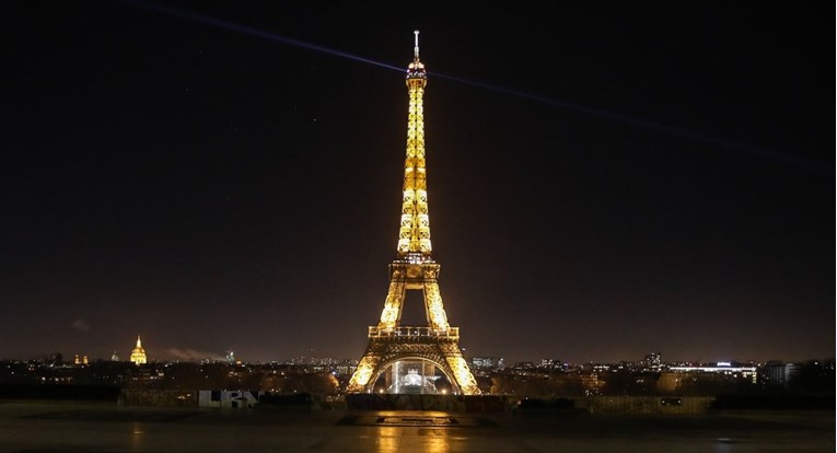 VIDEO Na Eiffelovom tornju prikazani slogani s iranskih prosvjeda