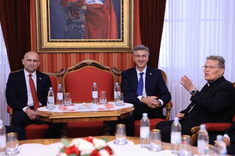 Nadbiskup Hranić: Zahvalan sam Bogu i Plenkoviću