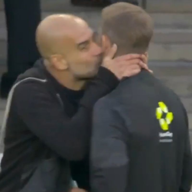 VIDEO Pep usred derbija kod Arsenala zgrabio i poljubio četvrtog suca