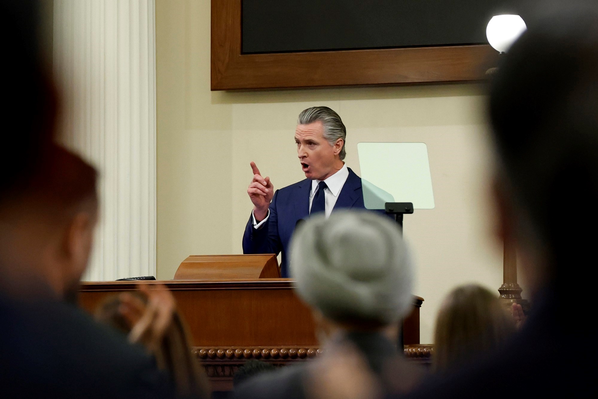 Guverner Kalifornije: Ne mogu više gledati ove jadne Europljane. Pokažite kičmu