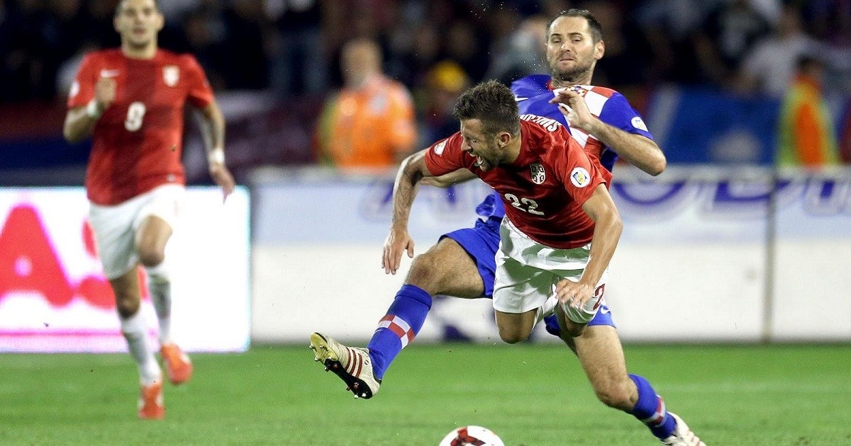 Marakana je skandirala Mamiću paleći hrvatsku zastavu i kamenujući Šimunića