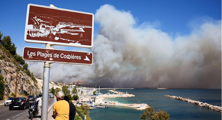 VIDEO Vatra se približava Marseilleu, obustavljeni letovi. Gradonačelnik: Ne izlazite
