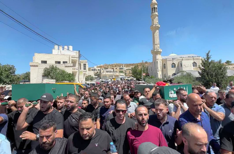 Izraelski doseljenici otvorili vatru na palestinsko selo. Dvoje mrtvih