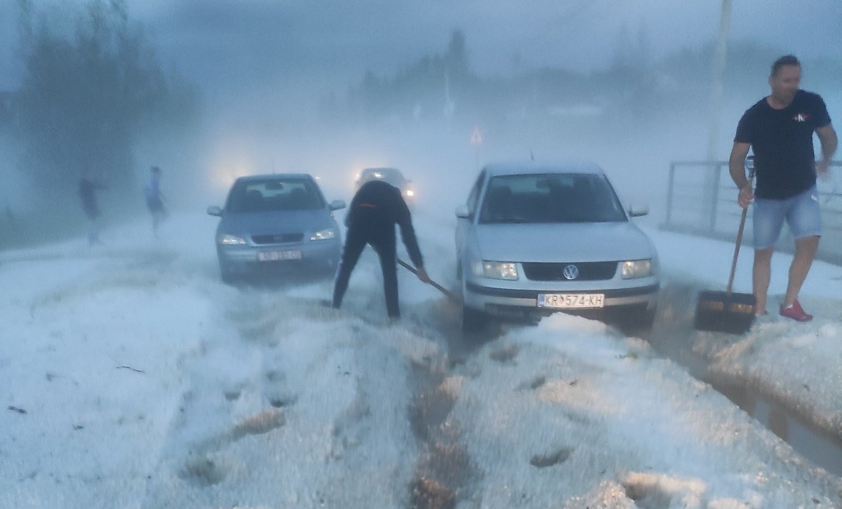 FOTO Vatrogasci objavili nove fotografije: Ovo su posljedice nevremena i tuče