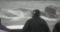 VIDEO Do ruba Slapova Niagare doplutao auto, u njemu pronađena mrtva žena