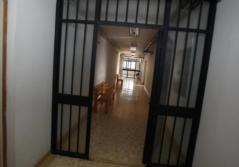 Petorica zatvorenika se seksualno iživljavala nad šestim na sjeveru Hrvatske