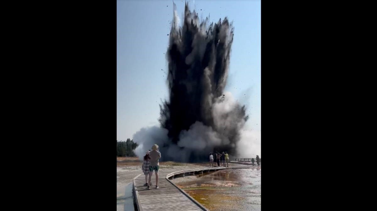 U Yellowstoneu iznenada eksplodirao gejzir. Posjetitelji u panici. Pogledajte snimke
