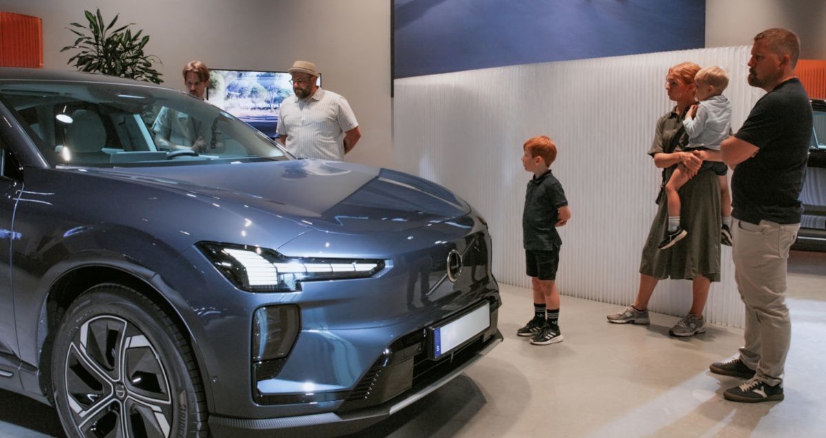 Volvo krenuo s isporukama novog električnog modela EX60. U Hrvatskoj od rujna