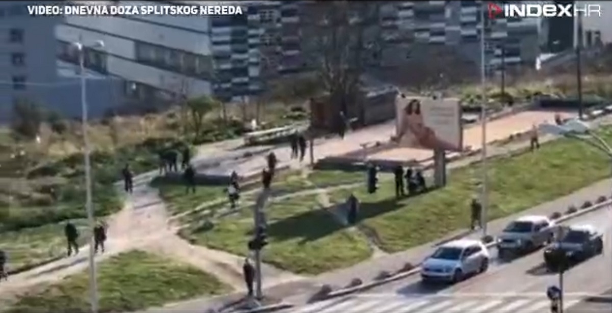 VIDEO Hrpa umirovljenika na balotama u Splitu, rastjerala ih policija