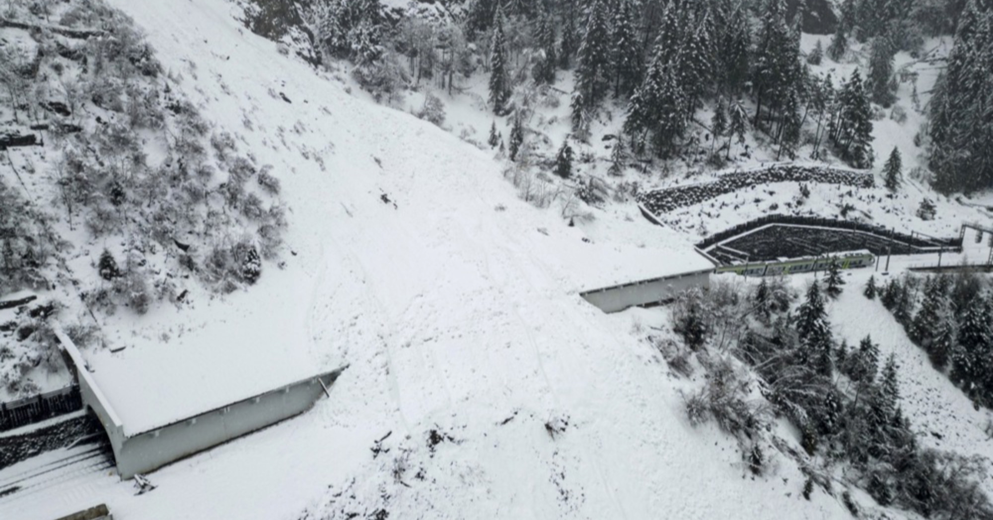 Još troje skijaša poginulo u lavinama u Austriji