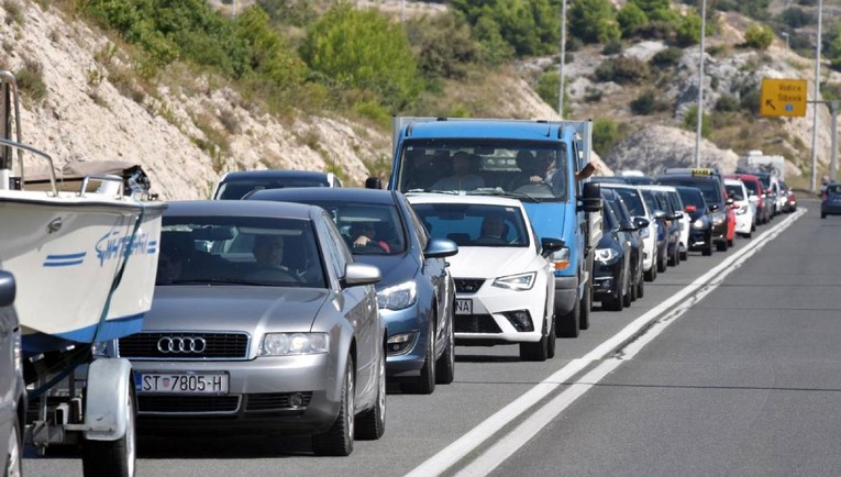 HAK: Tijekom dana povećana gustoća u prometu, moguće kolone i zastoji