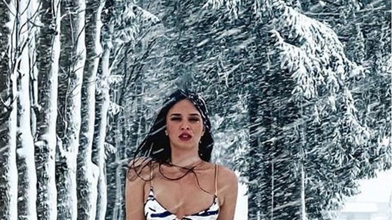 Ivana Knoll u minijaturnom bikiniju pozirala na snijegu