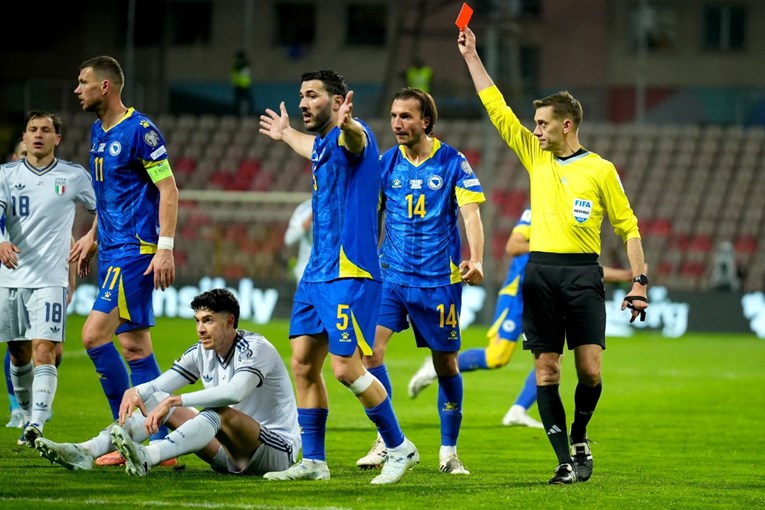 Sudac je izvadio karton, a Zenica eksplodirala. Pogledajte kako je pocrvenio Talijan