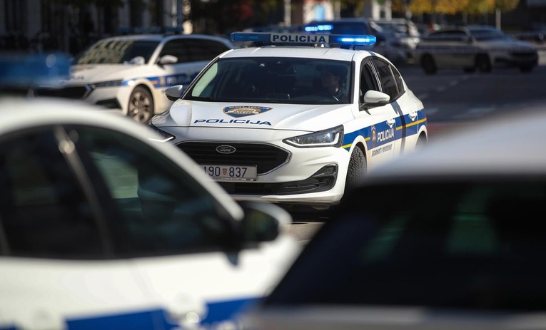 Splićanin pijan i bez vozačke razbio dva auta. Uzeli mu auto, u zatvoru je
