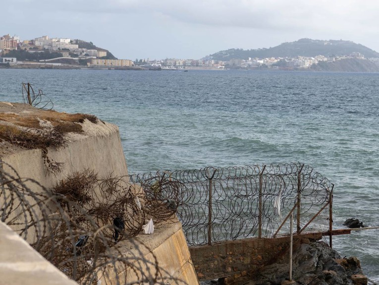 Stotine migranata plivaju iz Maroka u španjolsku Ceutu