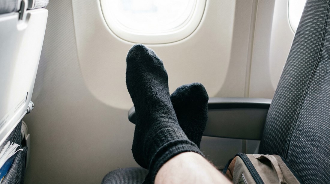 Stjuard upozorava: "Nikada ne nosite crne čarape u avionu"