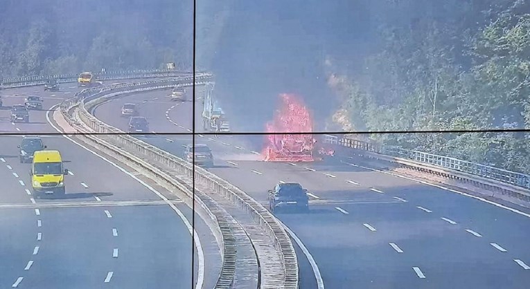 FOTO I VIDEO Ogromne kolone u oba smjera na A1. Prema Splitu 14, prema Zagrebu 5 km