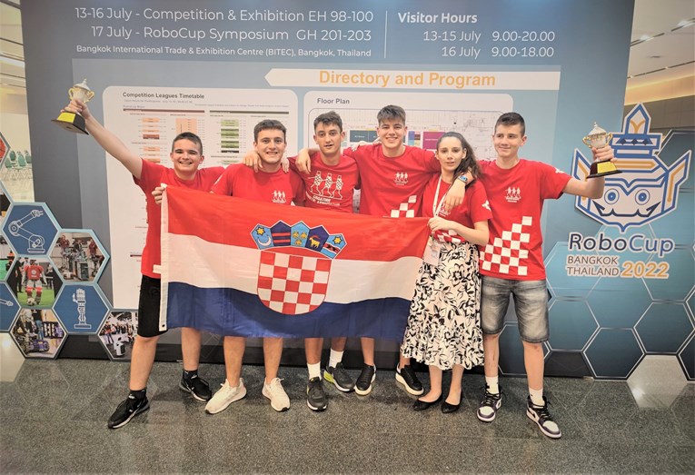 Hrvatska ekipa na robotičkom kupu u Bangkoku osvojila treće mjesto