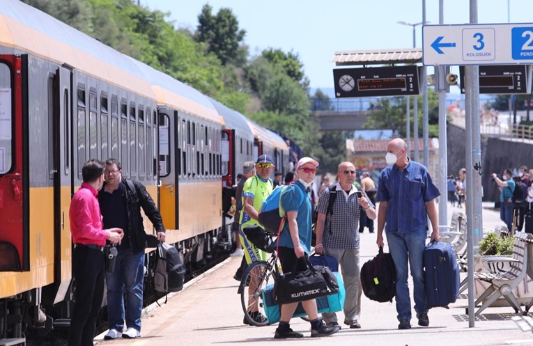 FOTO Prvi vlak s češkim turistima stigao u Split