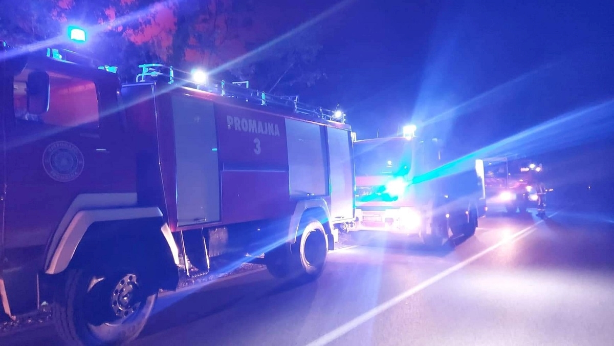 Noćas buknuo požar blizu Makarske, još nije lokaliziran