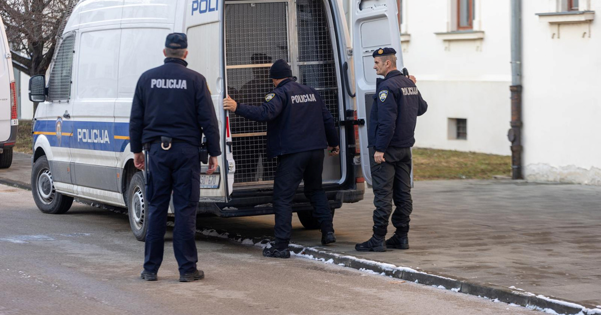 Srbin isticao neprimjerene simbole u Vukovaru. Protjeran je iz Hrvatske
